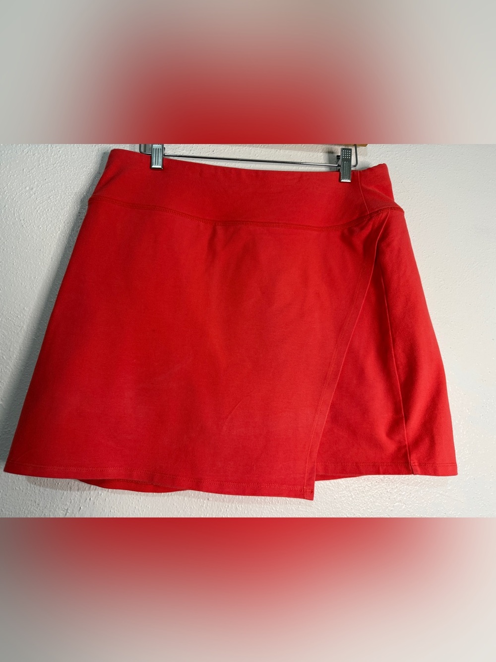 NVO Sport Women's Vibrant Coral Wrap-Front Skort w/Tummy Control. Sz M. NWOT.
